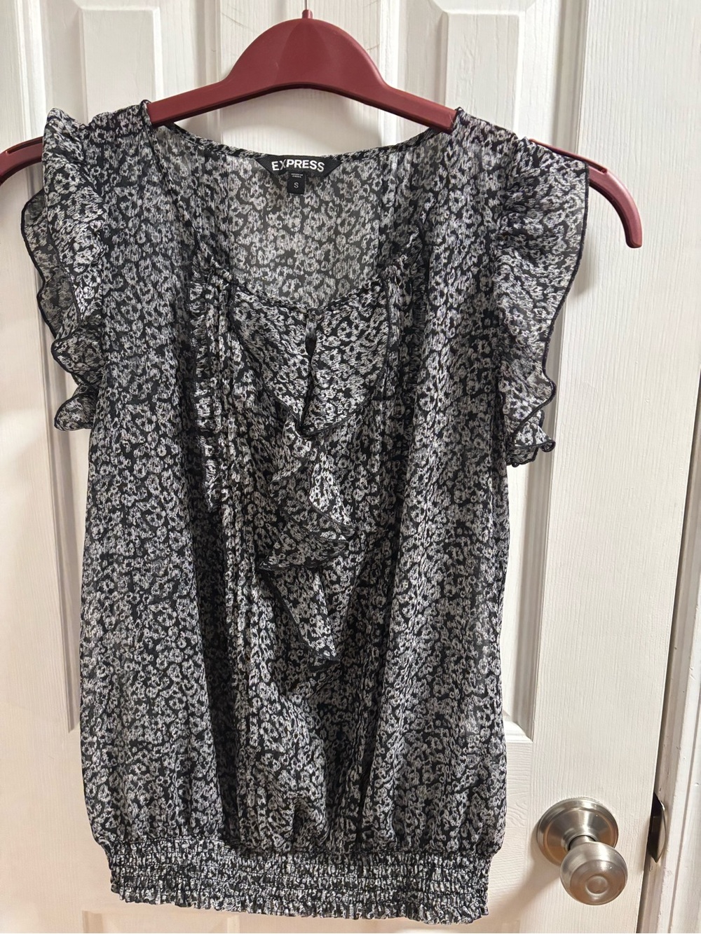 Express Black & White Abstract Animal Print Ruffle Cap Sleeve Blouse Size S